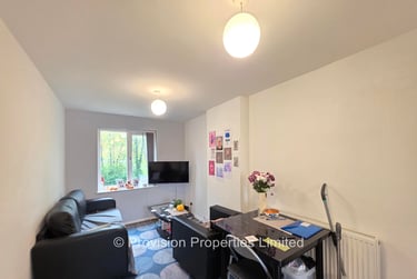 4 bed house, Well Close Rise, Woodhouse, Leeds, LS71HT - Image 1