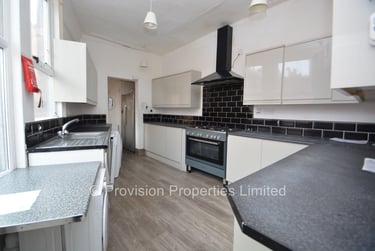 6 bed house, Raven Road, Hyde Park, Leeds, LS61DA - Image 2