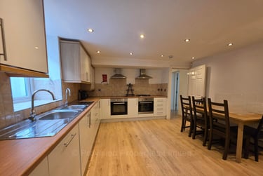 10 bed house, Headingley Avenue, Headingley, Leeds, LS63ER - Image 2