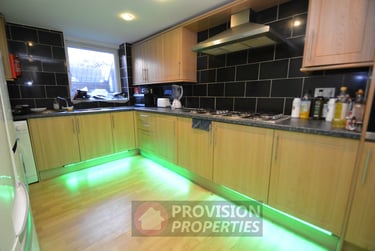 8 bed house, Mayville Avenue, Burley, Leeds, LS61NQ - Image 4