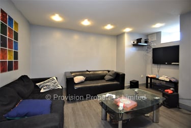 8 bed house, Mayville Avenue, Burley, Leeds, LS61NQ - Image 1