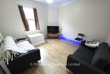 4 bed house, Harold Mount, Hyde Park, Leeds, LS61PW - Image 1