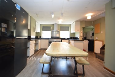 8 bed house, Ebberston Terrace, Hyde Park, Leeds, LS61AU - Image 2