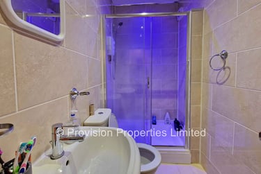 3 bed flat, Regent Park Terrace, Rampart Road, Leeds, LS62AX - Image 5