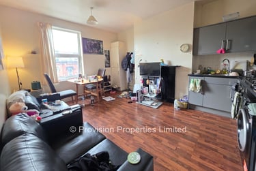 3 bed flat, Regent Park Terrace, Rampart Road, Leeds, LS62AX - Image 1