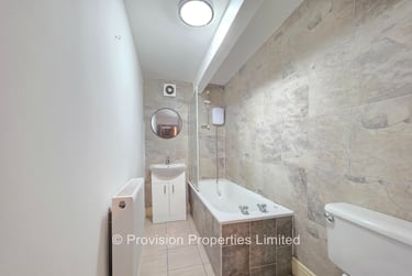 7 bed house, Manor Drive, Hyde Park, Leeds, LS61DD - Image 2