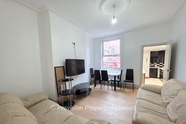 7 bed house, Manor Drive, Hyde Park, Leeds, LS61DD - Image 1