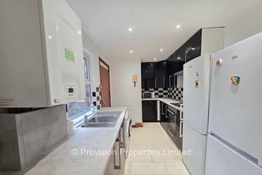 7 bed house, Manor Drive, Hyde Park, Leeds, LS61DD - Image 5