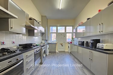 9 bed house, Moorland Avenue, Hyde Park, Leeds, LS61AP - Image 9