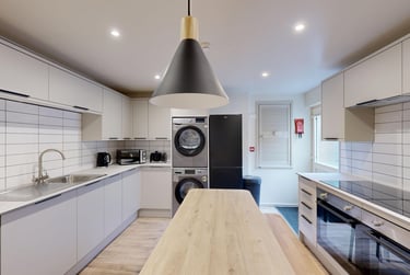 7 bed house, Chestnut Avenue, Hyde Park, Leeds, LS61AZ - Image 2