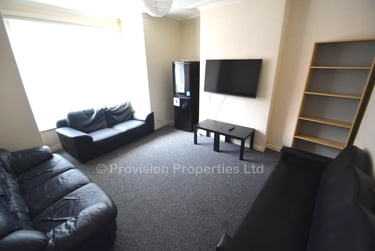 7 bed house, Chestnut Avenue, Hyde Park, Leeds, LS61AZ - Image 1