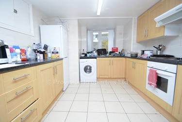 7 bed house, Chestnut Avenue, Hyde Park, Leeds, LS61AZ - Image 4