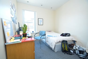 7 bed house, Chestnut Avenue, Hyde Park, Leeds, LS61AZ - Image 2