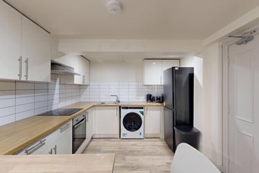 2 bed flat, Otley Road, Meanwood, Leeds, LS165JX - Image 2
