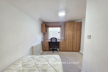 2 bed flat, Brudenell Mount, Hyde Park, Leeds, LS61HT - Image 3