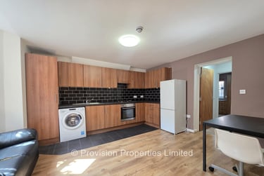 2 bed flat, Brudenell Mount, Hyde Park, Leeds, LS61HT - Image 2