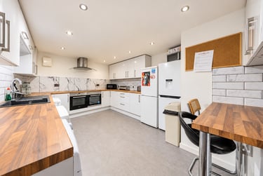 7 bed house, Ashville Road, Burley, Leeds, LS61NA - Image 2