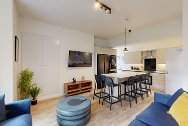6 bed flat, Chestnut Avenue, Hyde Park, Leeds, LS61AZ - Image 1