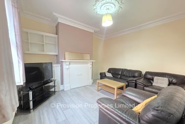 3 bed house, Branksome Place, Hyde Park, Leeds, LS61RQ - Image 1