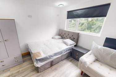 1 bed studio, Cardigan Road, Burley, Leeds, LS61QL - Image 4