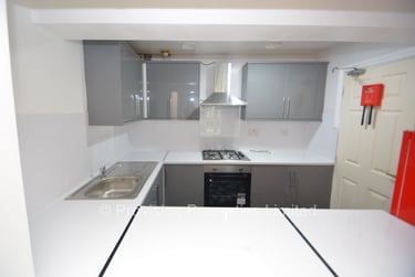 3 bed flat, Regent Park Terrace, Rampart Road, Leeds, LS62AX - Image 8