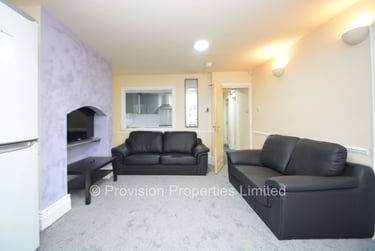 3 bed flat, Regent Park Terrace, Rampart Road, Leeds, LS62AX - Image 2