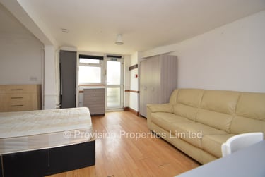 8 bed house, Manor Drive, Hyde Park, Leeds, LS61DD - Image 7