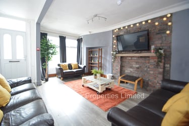 8 bed house, Manor Drive, Hyde Park, Leeds, LS61DD - Image 1