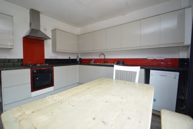 8 bed house, Manor Drive, Hyde Park, Leeds, LS61DD - Image 6