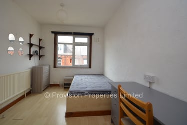 8 bed house, Manor Drive, Hyde Park, Leeds, LS61DD - Image 12