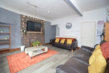 8 bed house, Manor Drive, Hyde Park, Leeds, LS61DD - Image 2