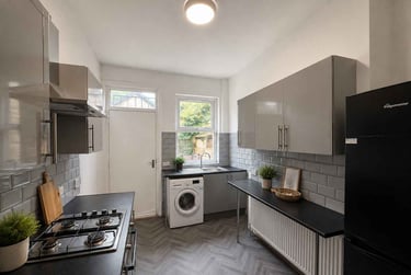 6 bed house, St Michaels Terrace, Headingley, Leeds, LS63QB - Image 2