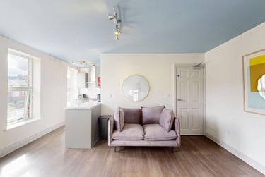 2 bed flat, Belle Vue Road, Hyde Park, Leeds, LS31DY - Image 1