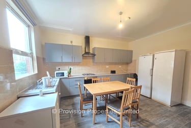 6 bed house, Welton Mount, Hyde Park, Leeds, LS61ET - Image 1