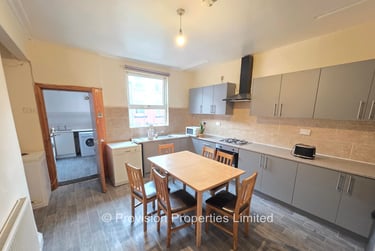 6 bed house, Welton Mount, Hyde Park, Leeds, LS61ET - Image 3