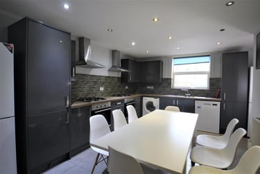 8 bed house, Hyde Park Road, Hyde Park, Leeds, LS61AG - Image 2