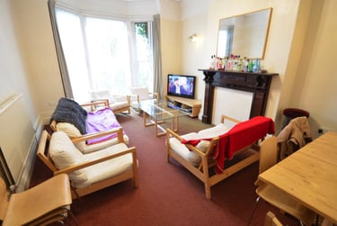 8 bed house, Belle Vue Road, Hyde Park, Leeds, LS31HF - Image 1