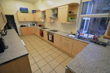8 bed house, Belle Vue Road, Hyde Park, Leeds, LS31HF - Image 9