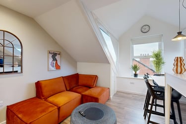 4 bed flat, Chestnut Avenue, Hyde Park, Leeds, LS61AZ - Image 1