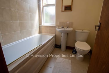 6 bed house, Chestnut Avenue, Hyde Park, Leeds, LS61AZ - Image 2