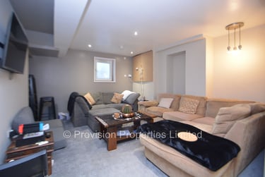 6 bed house, Ebberston Terrace, Hyde Park, Leeds, LS61AU - Image 2