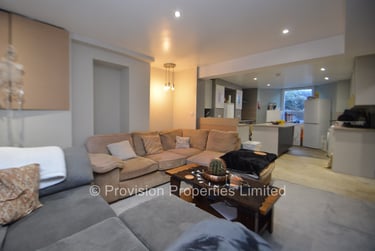 6 bed house, Ebberston Terrace, Hyde Park, Leeds, LS61AU - Image 1