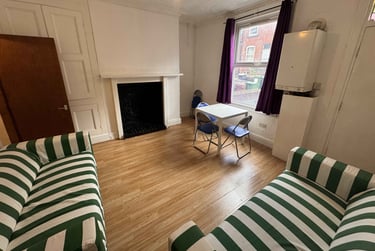 6 bed house, Hessle View, Hyde Park, Leeds, LS61ER - Image 1