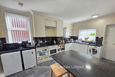 2 bed flat, Cardigan Road, Headingley, Leeds, LS63BJ - Image 2