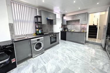8 bed house, Bainbrigge Road, Headingley, Leeds, LS63AD - Image 3