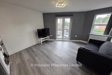 2 bed flat, Woodhouse Street, Rampart Road, Leeds, LS62JN - Image 1