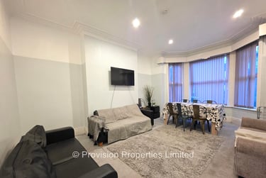 7 bed house, Delph Lane, Rampart Road, Leeds, LS62HQ - Image 1
