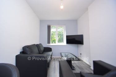 4 bed house, Well Close Rise, Woodhouse, Leeds, LS29ET - Image 1