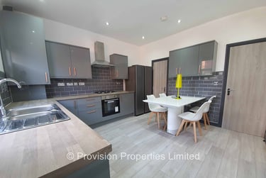 4 bed house, Royal Park Road, Hyde Park, Leeds, LS61JJ - Image 1
