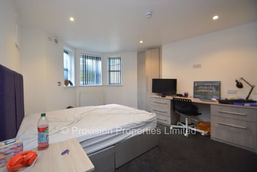 4 bed flat, Regent Park Avenue, Rampart Road, Leeds, LS62AU - Image 3